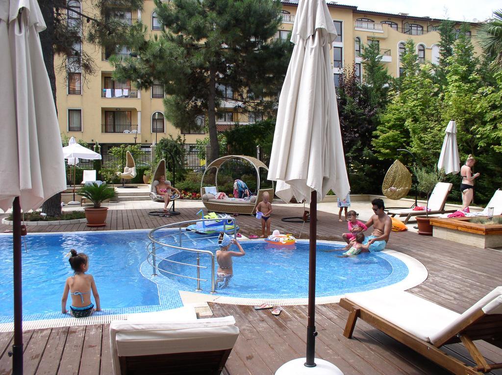 Lvv Palace Apartment Napospart Kültér fotó